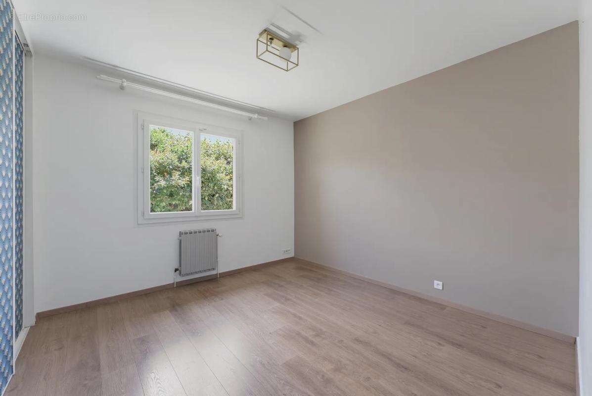 Maison de 6 pièces de 142 m² à Sallebœuf - photo 8