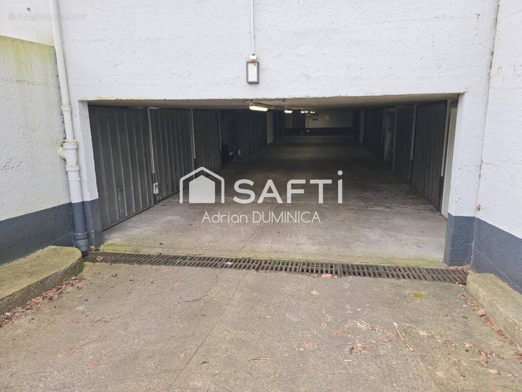 Photo 1 - Parking à SAINT-CLOUD