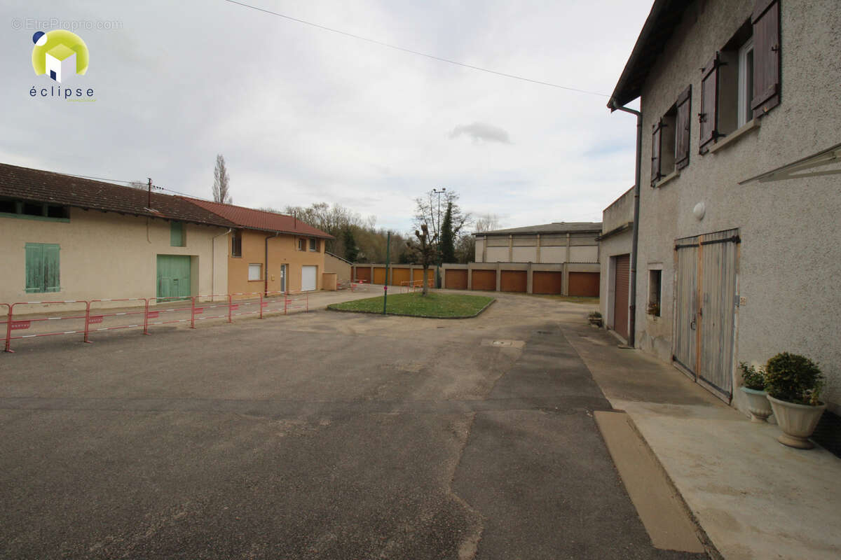 Appartement à MEZERIAT