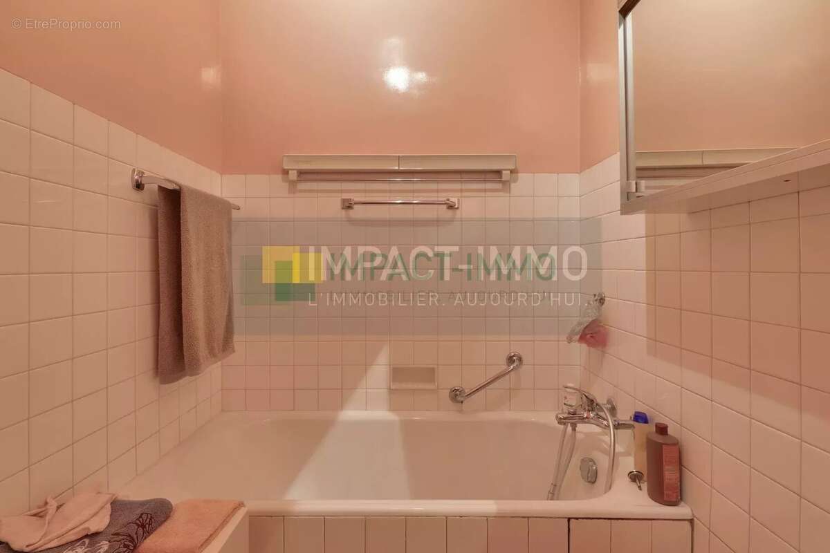 Appartement à COURBEVOIE