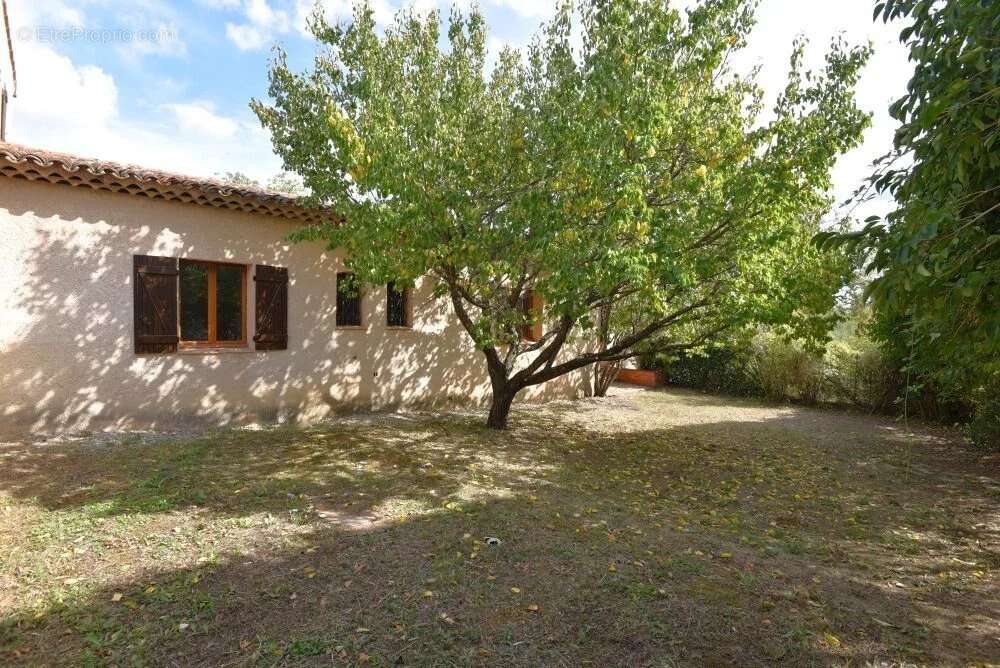 Maison à TOURRETTES