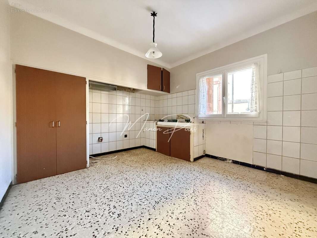 Maison 250 m² à Villeneuve-La-Riviere  - photo 8