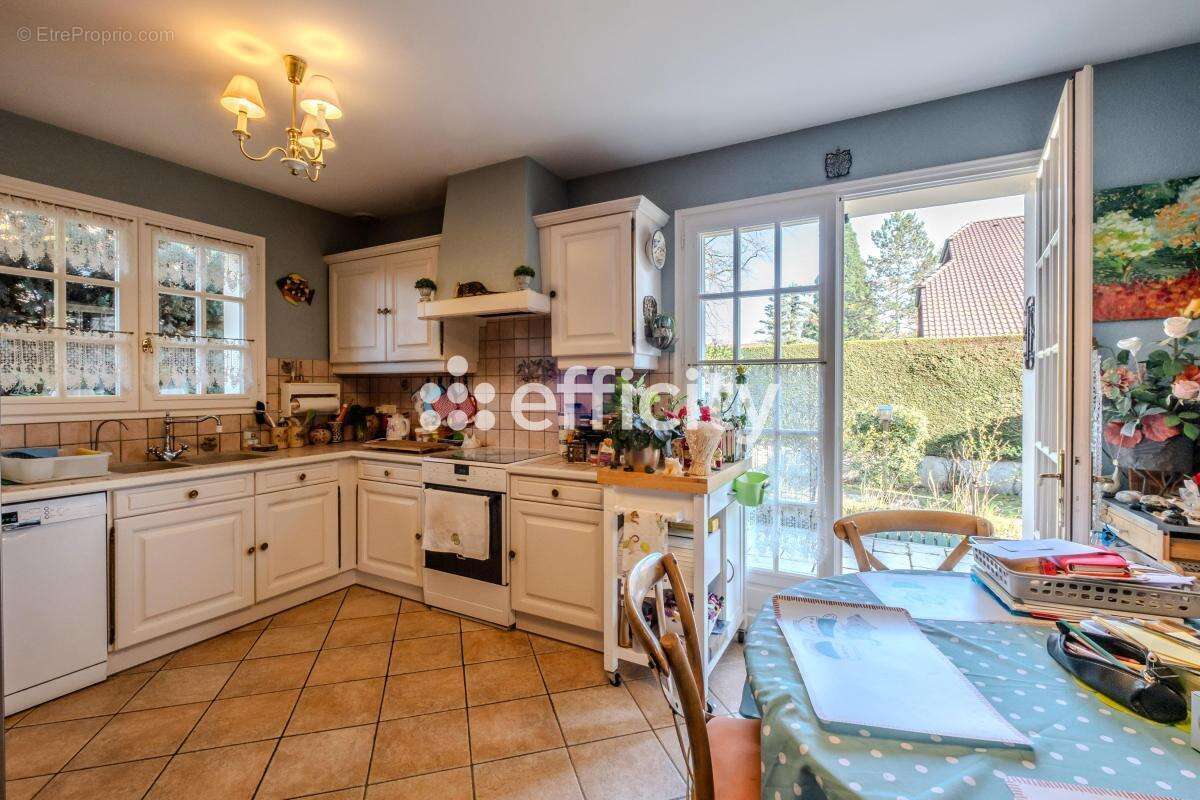 Maison à CHENS-SUR-LEMAN