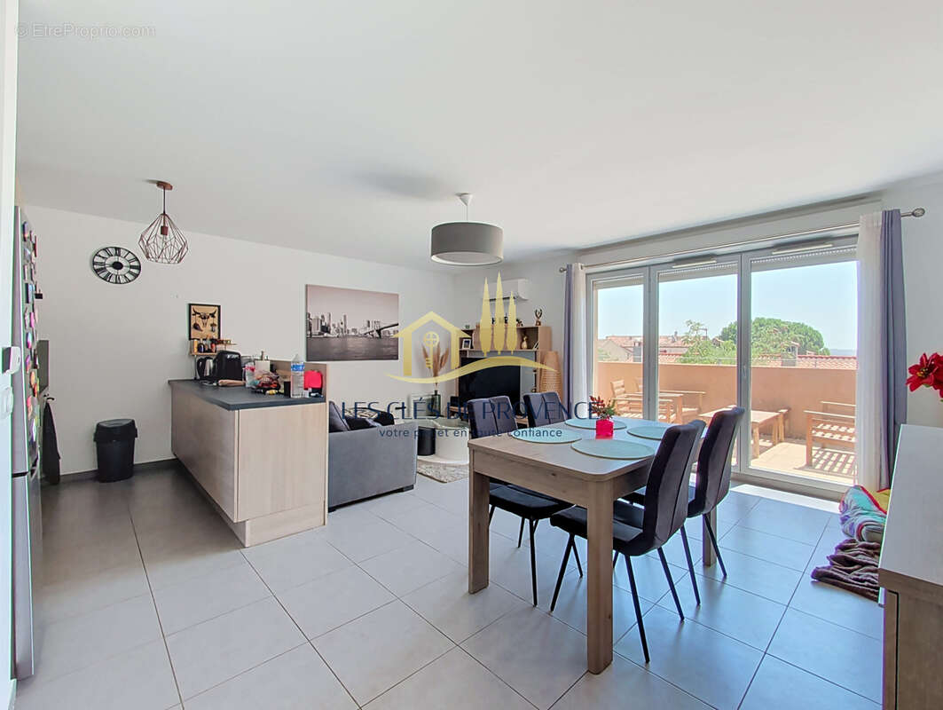 Appartement Type 3 récent avec terrasse et stationnements - photo 2