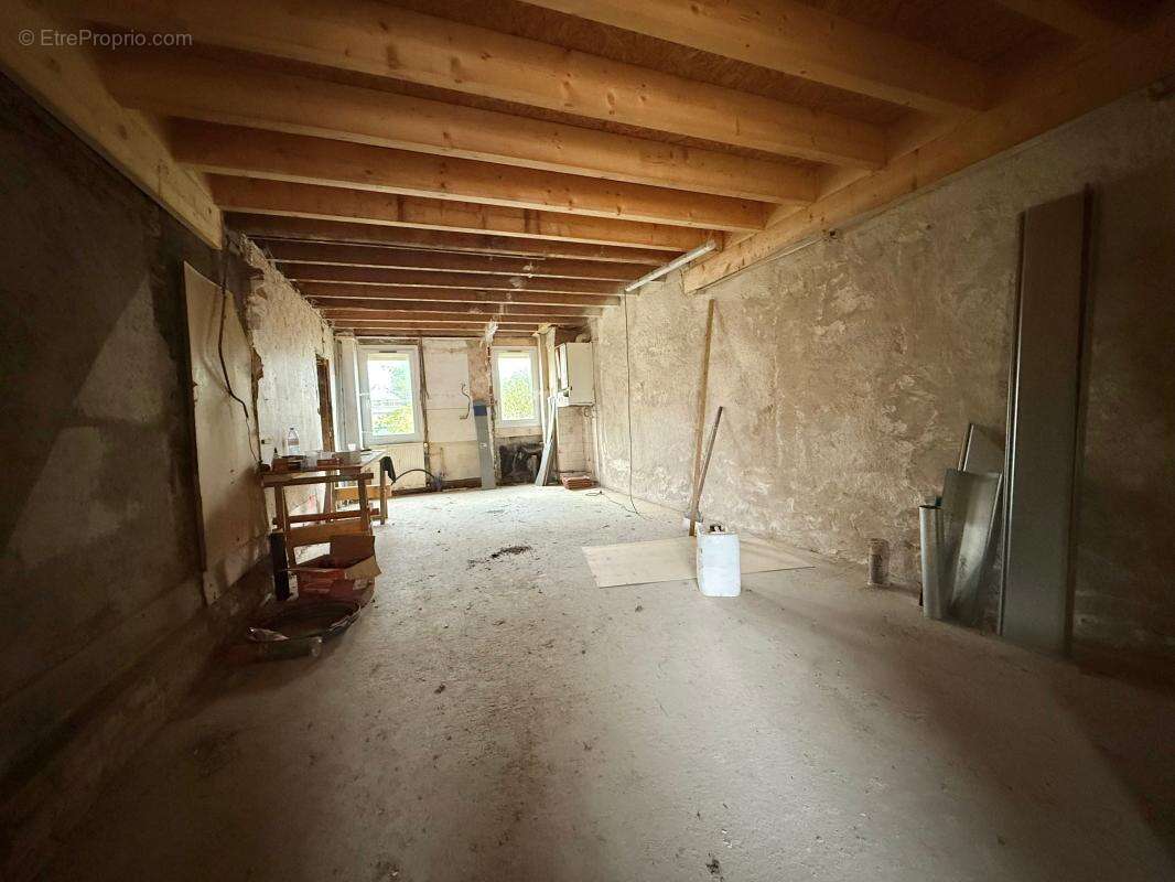 Maison à rénover – Fort potentiel – Centre village - photo 6