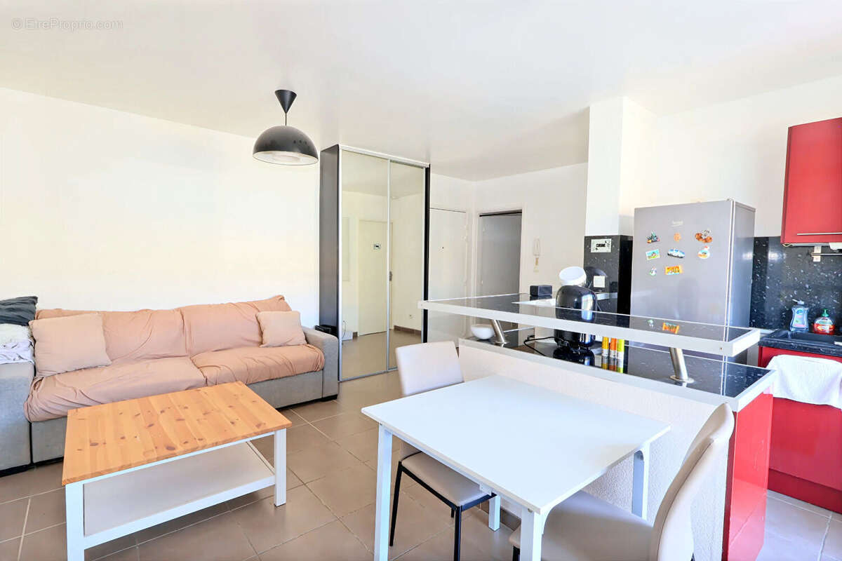 Appartement à MAUGUIO