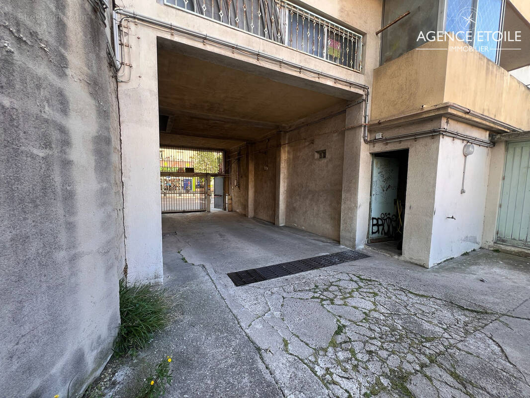 Parking à MARSEILLE-8E