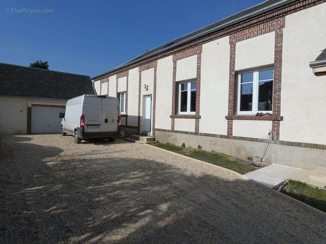 Maison à HOUDAN