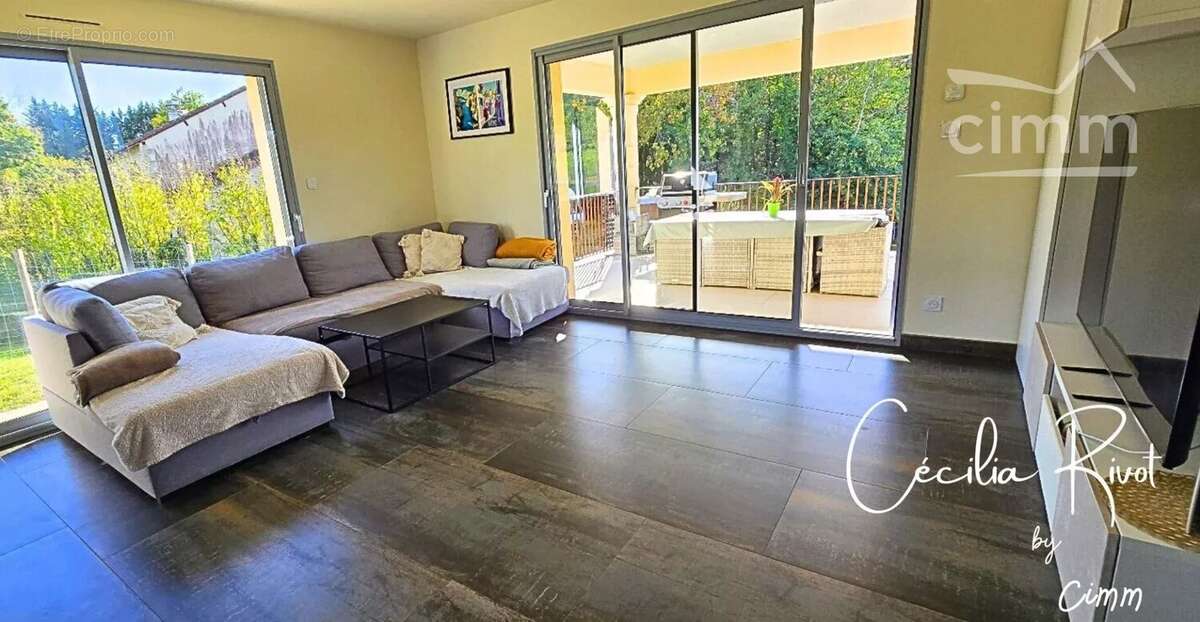 Maison à LA CHAPELLE-AUBAREIL