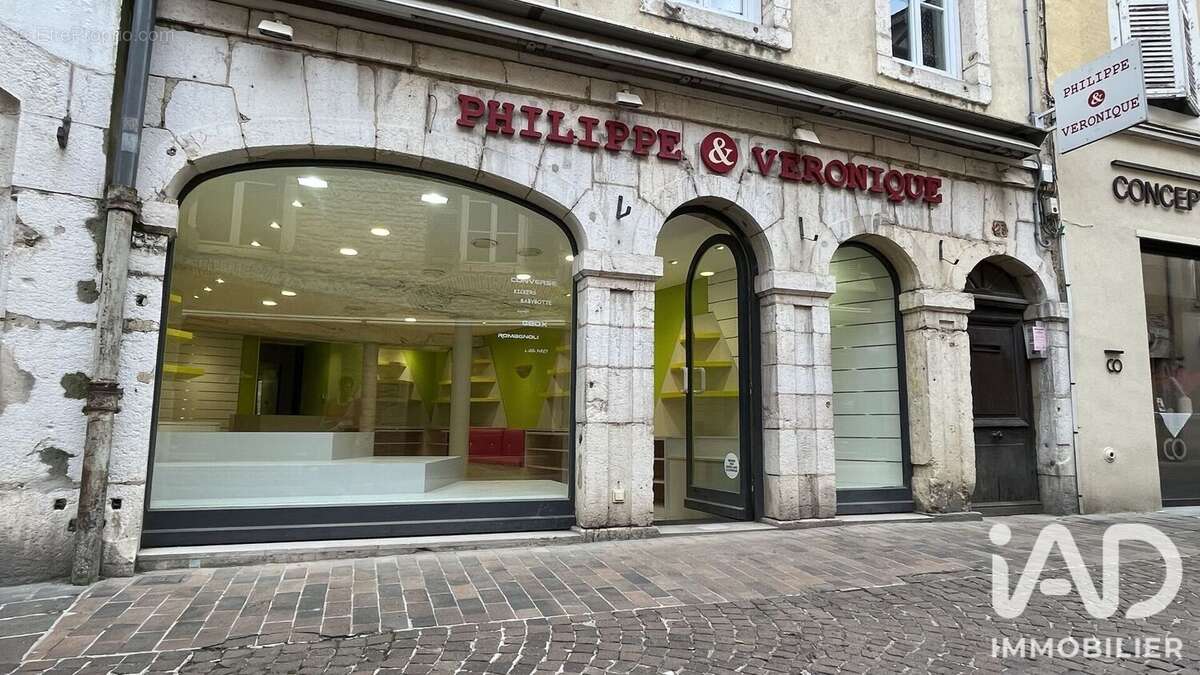 Commerce 136 m² à Bourg-En-Bresse  - photo 2