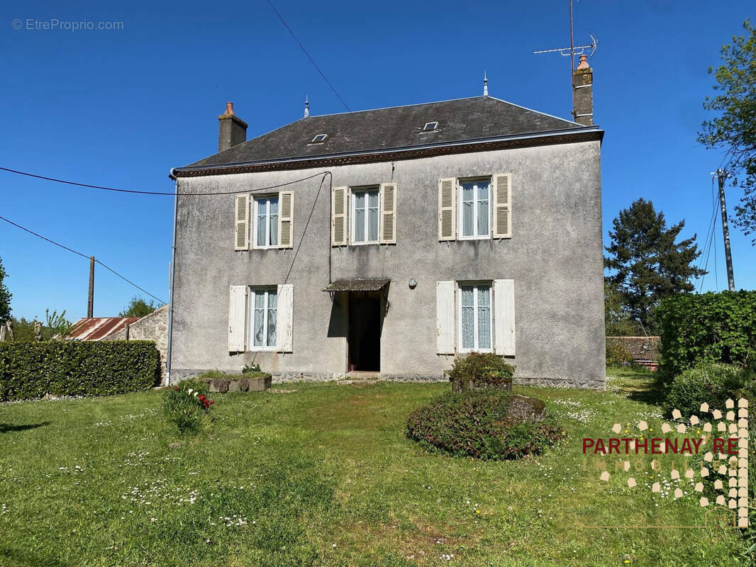 Maison à PARTHENAY