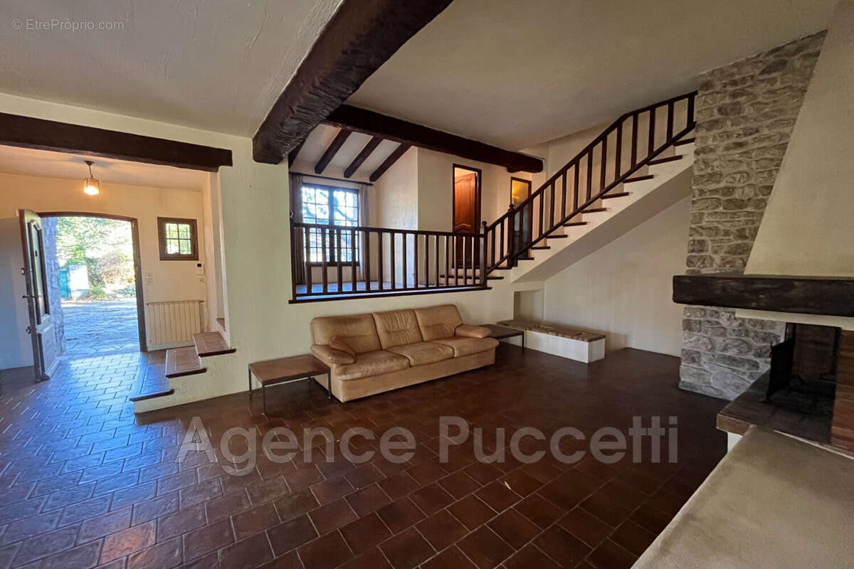 Maison à TOURRETTES-SUR-LOUP