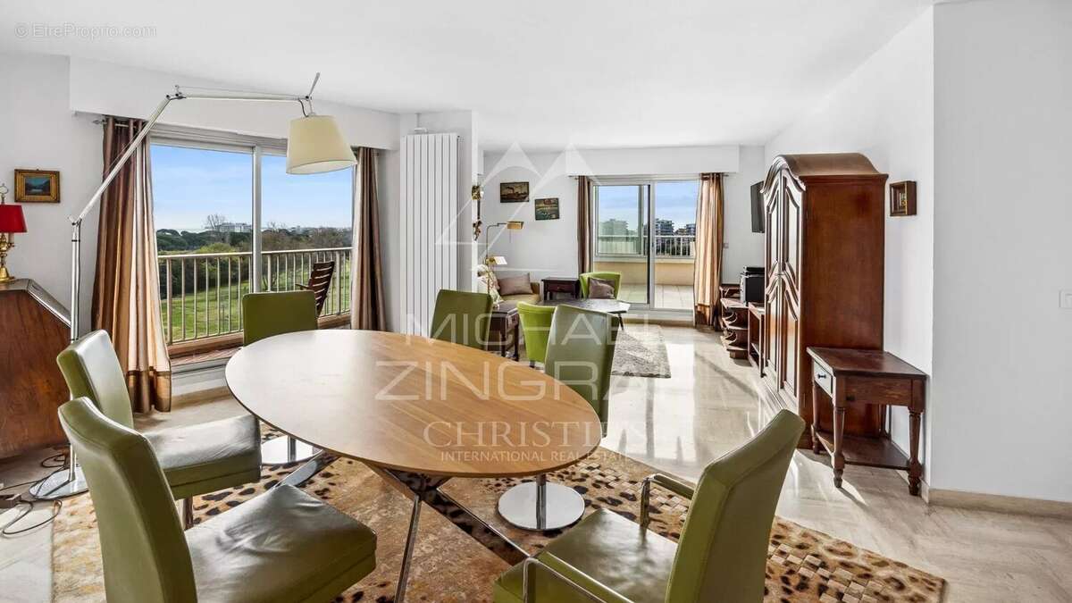 Appartement à MANDELIEU-LA-NAPOULE
