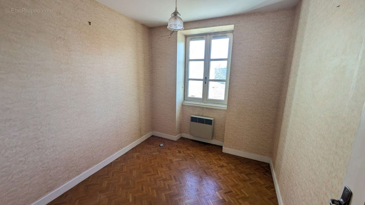 Maison à FRONTENAY-ROHAN-ROHAN