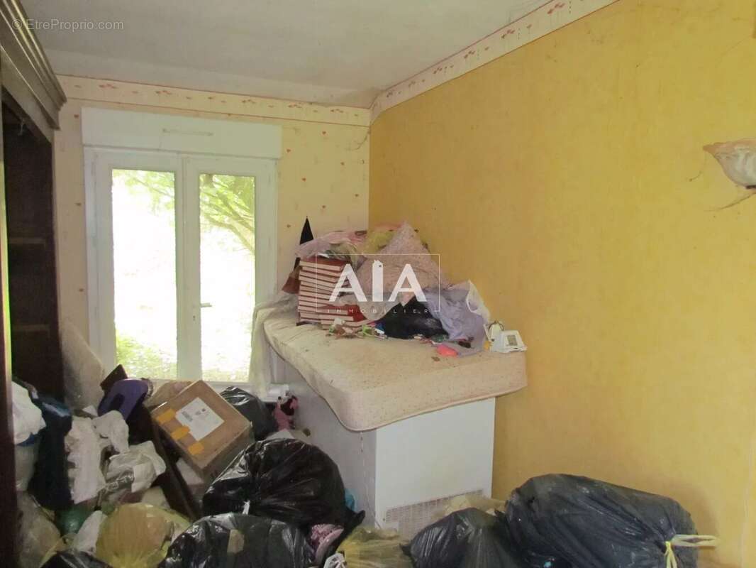 Maison à LES ADJOTS