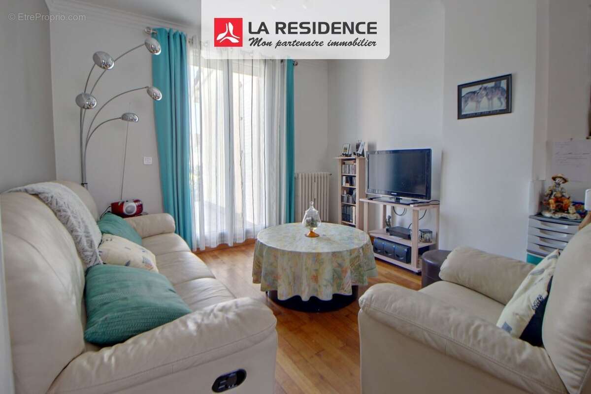 Maison 135 m² à Trappes  - photo 4
