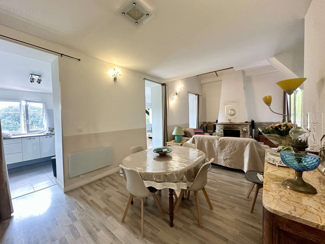 Maison à CUGES-LES-PINS