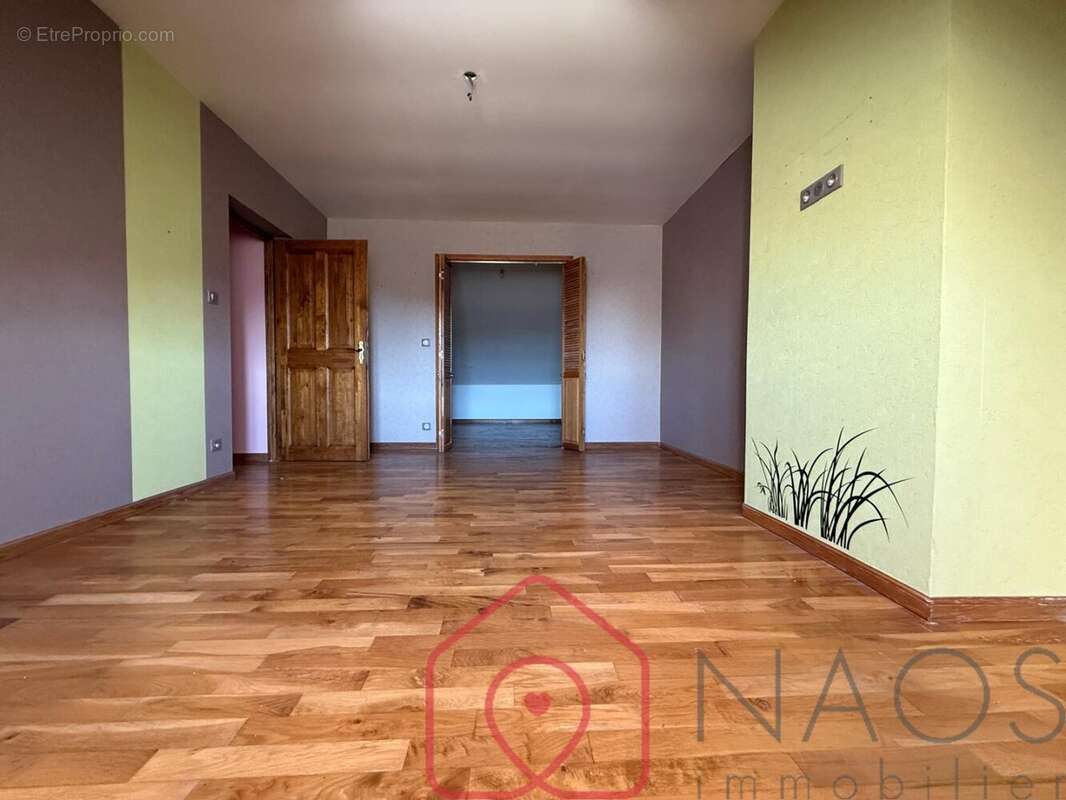 Maison à LA NEUVILLE-A-MAIRE