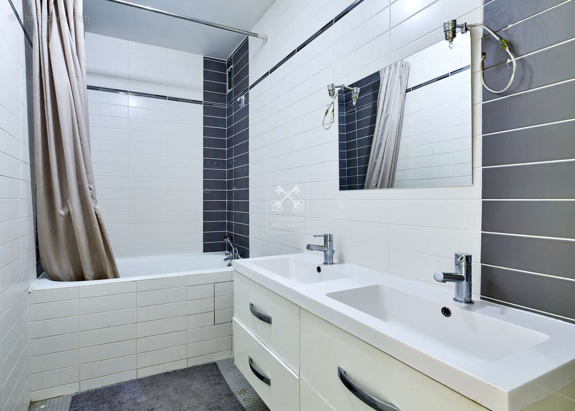 Appartement à PARIS-18E