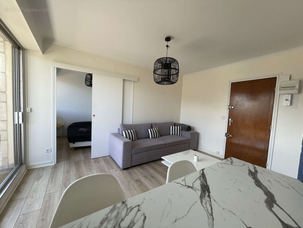 50m plage ! superbe 2 pieces entierement renove + cave + parking - photo 3