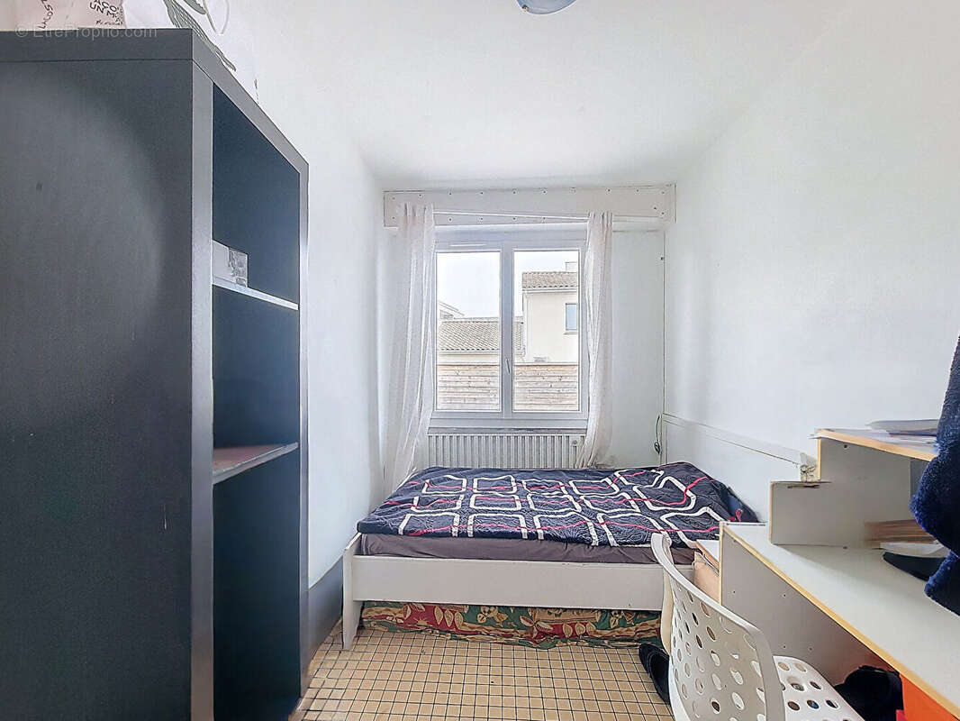 Maison à rénover offrant un beau potentiel d'aménagement - photo 6