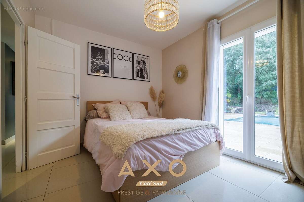 Maison à SIMIANE-COLLONGUE