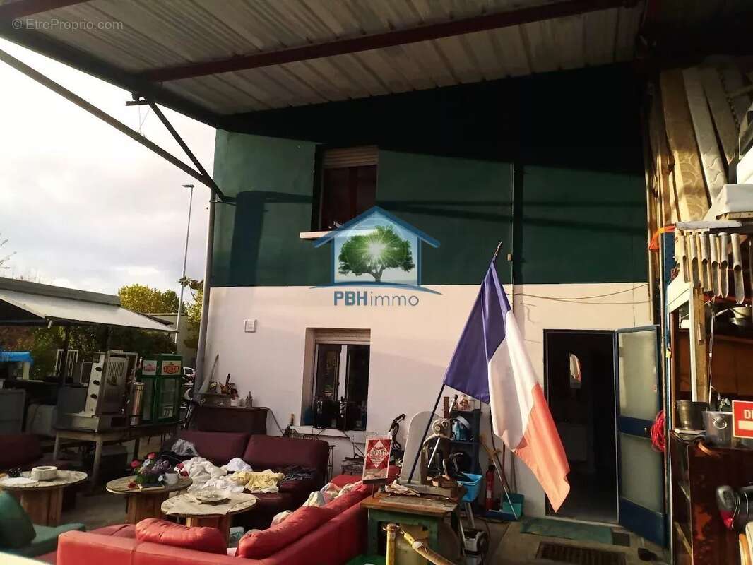 Commerce à SAINTE-SAVINE