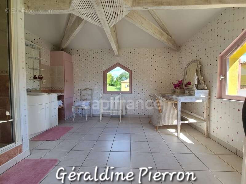 Maison à SAINT-BONNET-SUR-GIRONDE