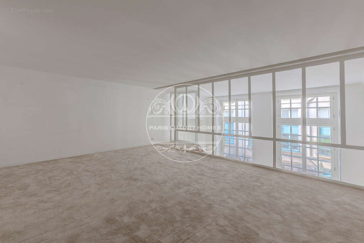 Appartement à PARIS-1E