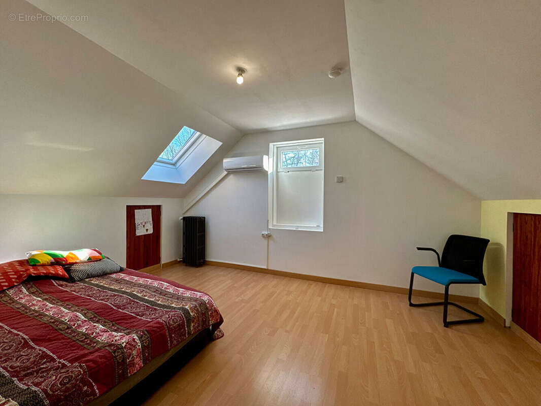 Maison à SULLY-LA-CHAPELLE