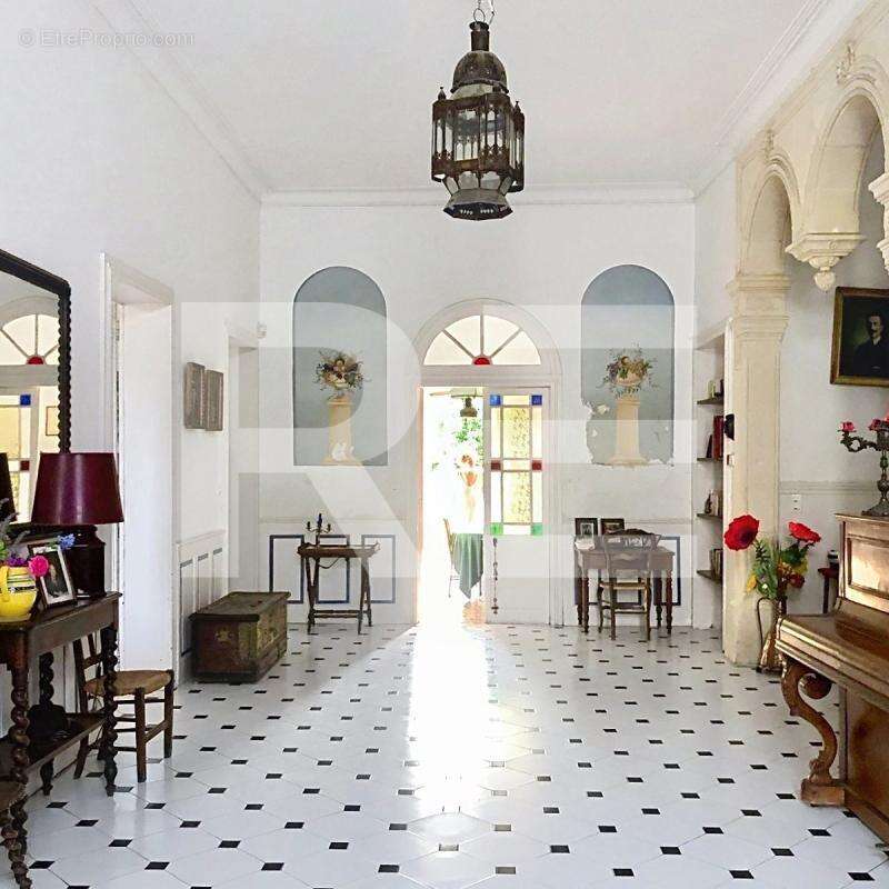 Maison à GALLARGUES-LE-MONTUEUX