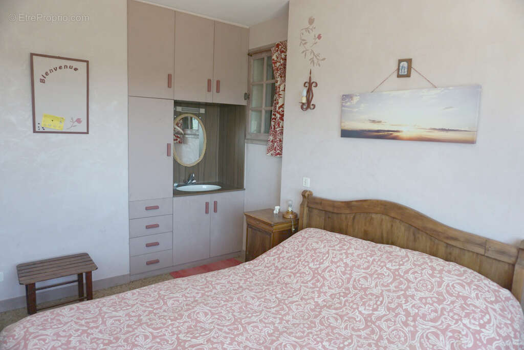 Belle maison familiale de 196 m2 avec dépendances et agréable terrain - photo 11