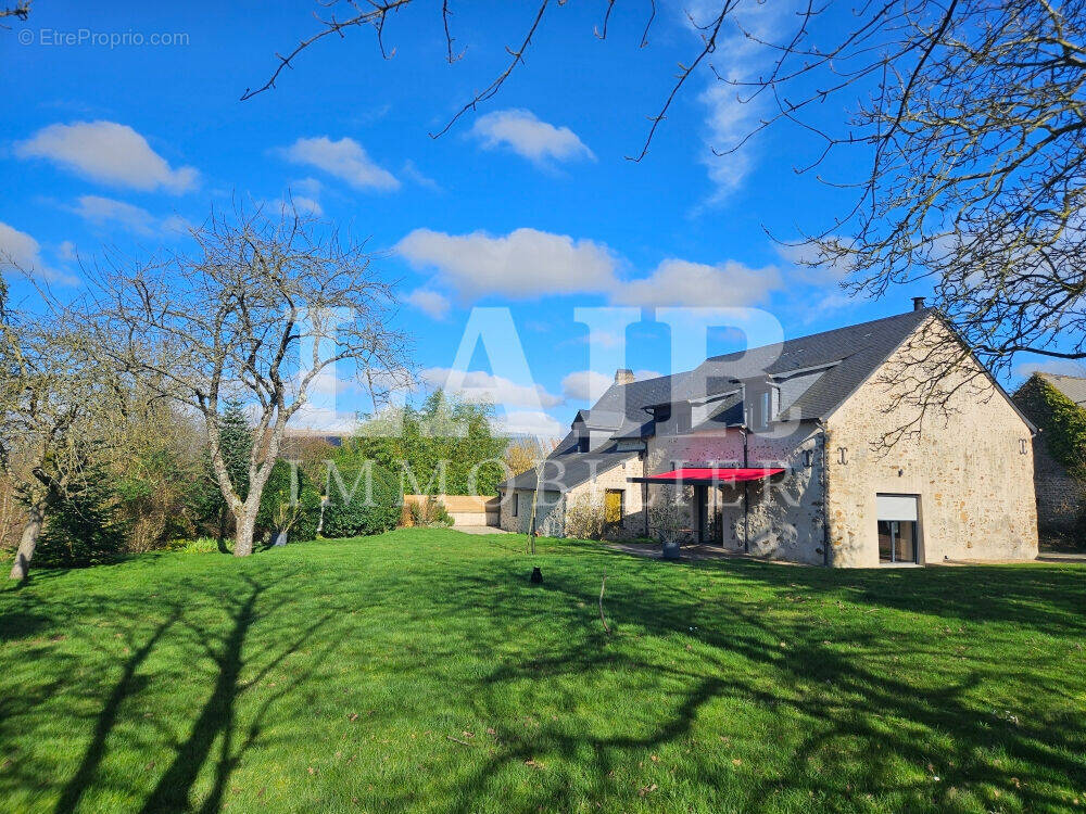 Maison à SAINT-LEONARD-DES-BOIS