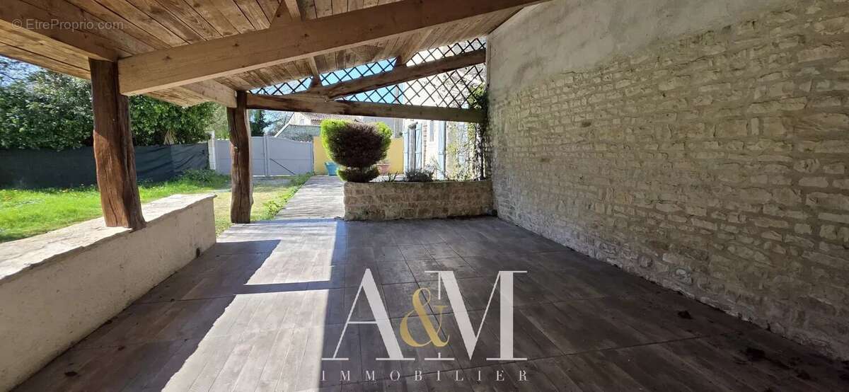 Maison à SAINT-AMANT-DE-BOIXE