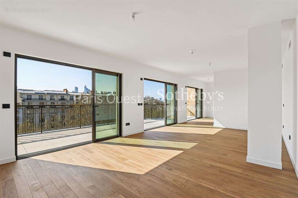 Appartement à NEUILLY-SUR-SEINE