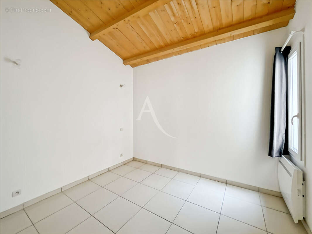 Ensemble immobilier avec local commercial en RDJ et T2 mezzanine à l'étage - photo 10