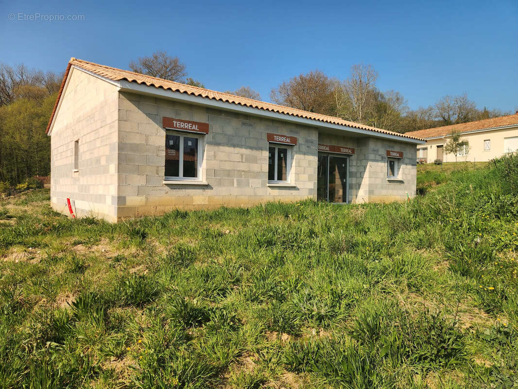 Maison à SAINT-ASTIER