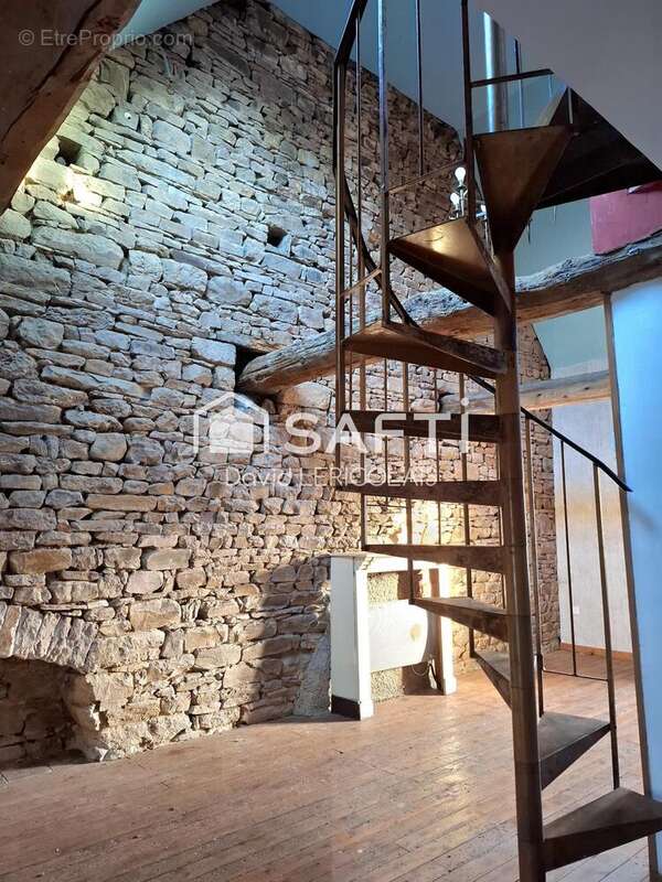 Photo 3 - Parking à DANGY