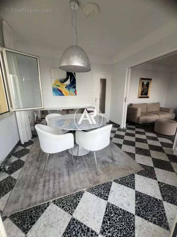 Appartement à ROQUEBRUNE-CAP-MARTIN