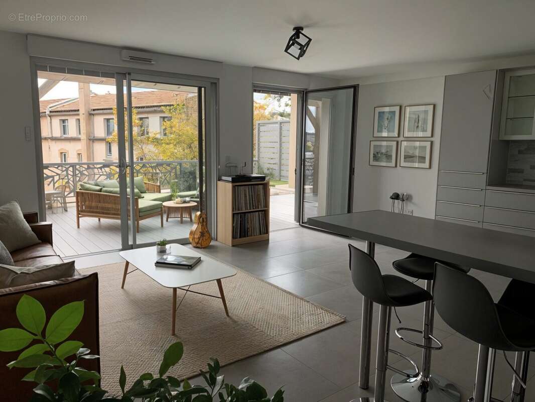 Appartement à VEAUCHE