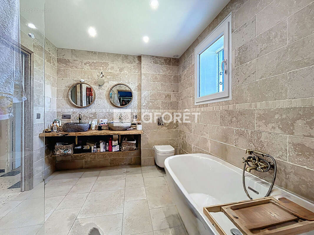 Maison à SAINT-GENIS-DES-FONTAINES