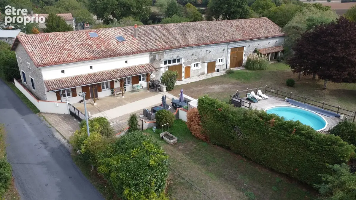 Photo Maison à Blanzay au prix de 299 000€