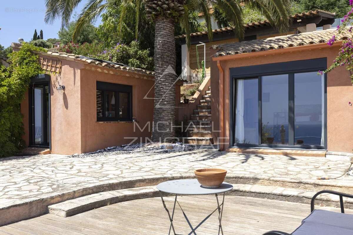 Propriété rénovée avec vue mer imprenable - photo 10