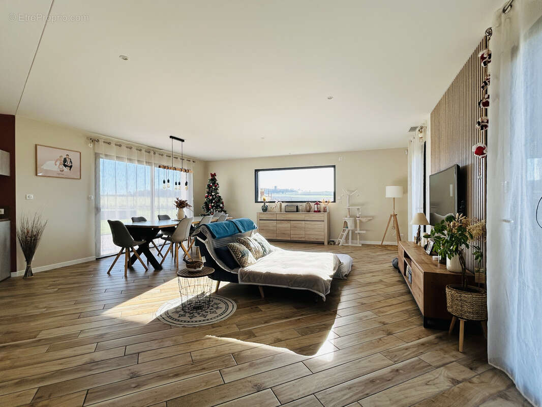 Maison à JARNAC-CHAMPAGNE