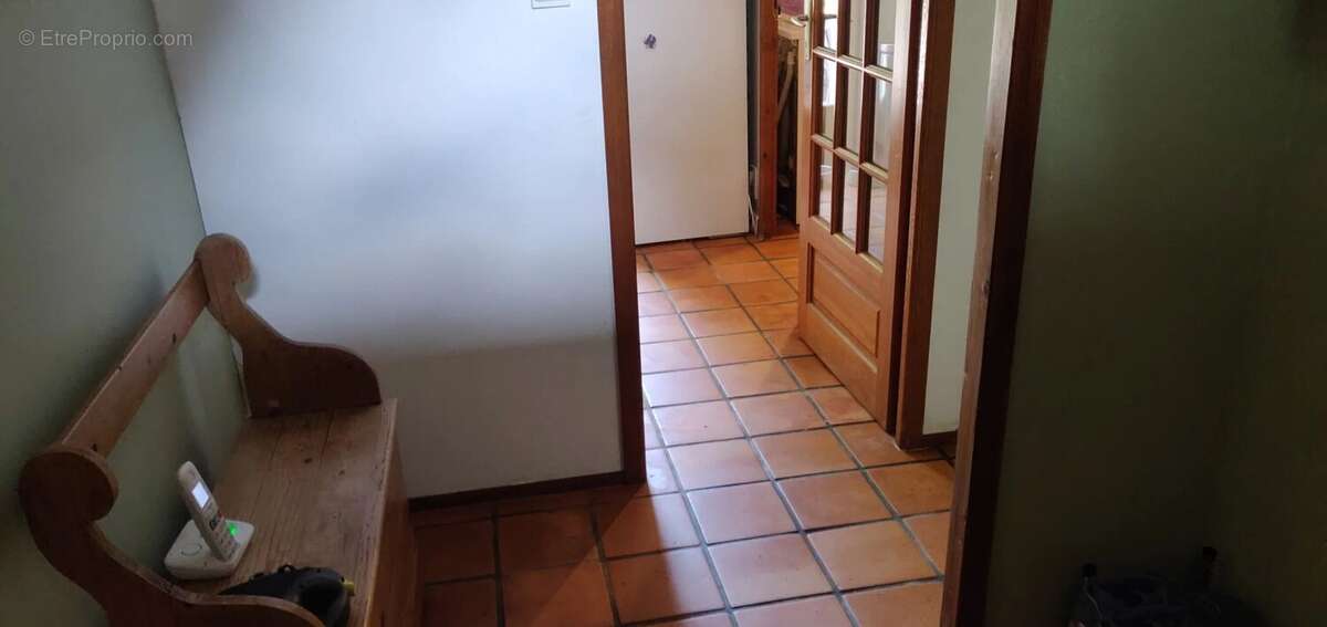 Maison de plain-pied, garage et jardin à vendre à Rioux (17) - photo 11