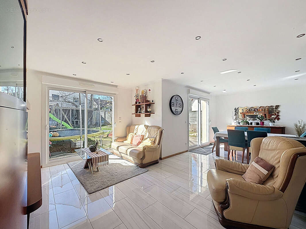 Maison à NEAUPHLE-LE-CHATEAU