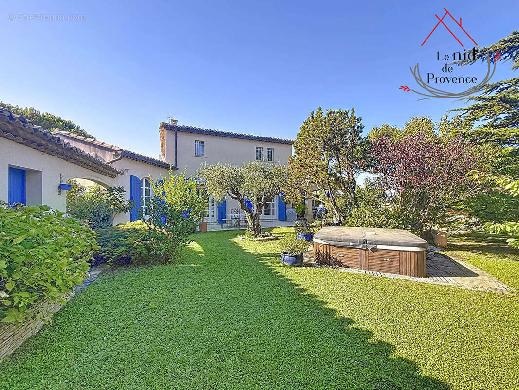 Maison à SAINT-SATURNIN-LES-AVIGNON