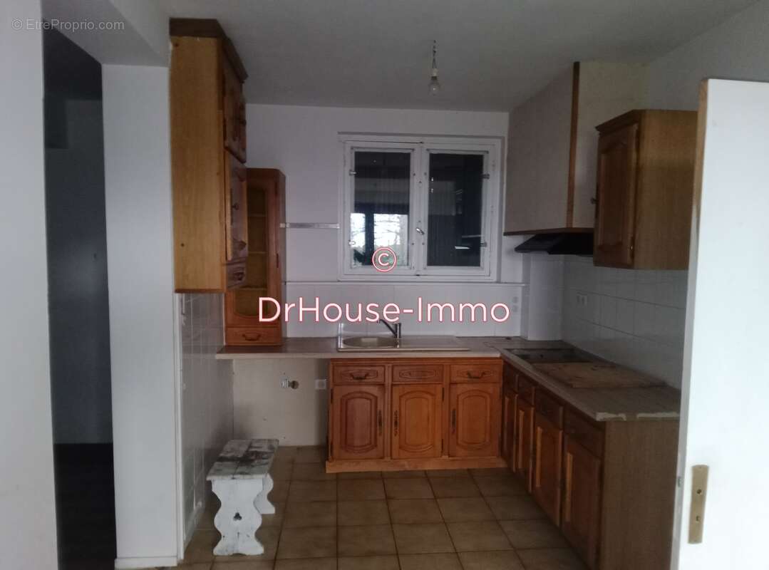 Maison à LA CHAPELLE-SAINT-GERAUD