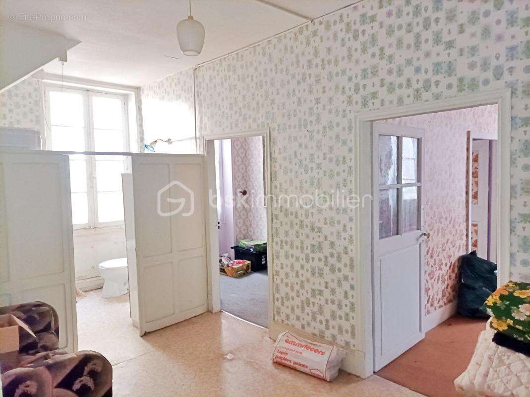 Immeuble idéal investisseur – Local commercial loué – Place principale de Cazals - photo 7