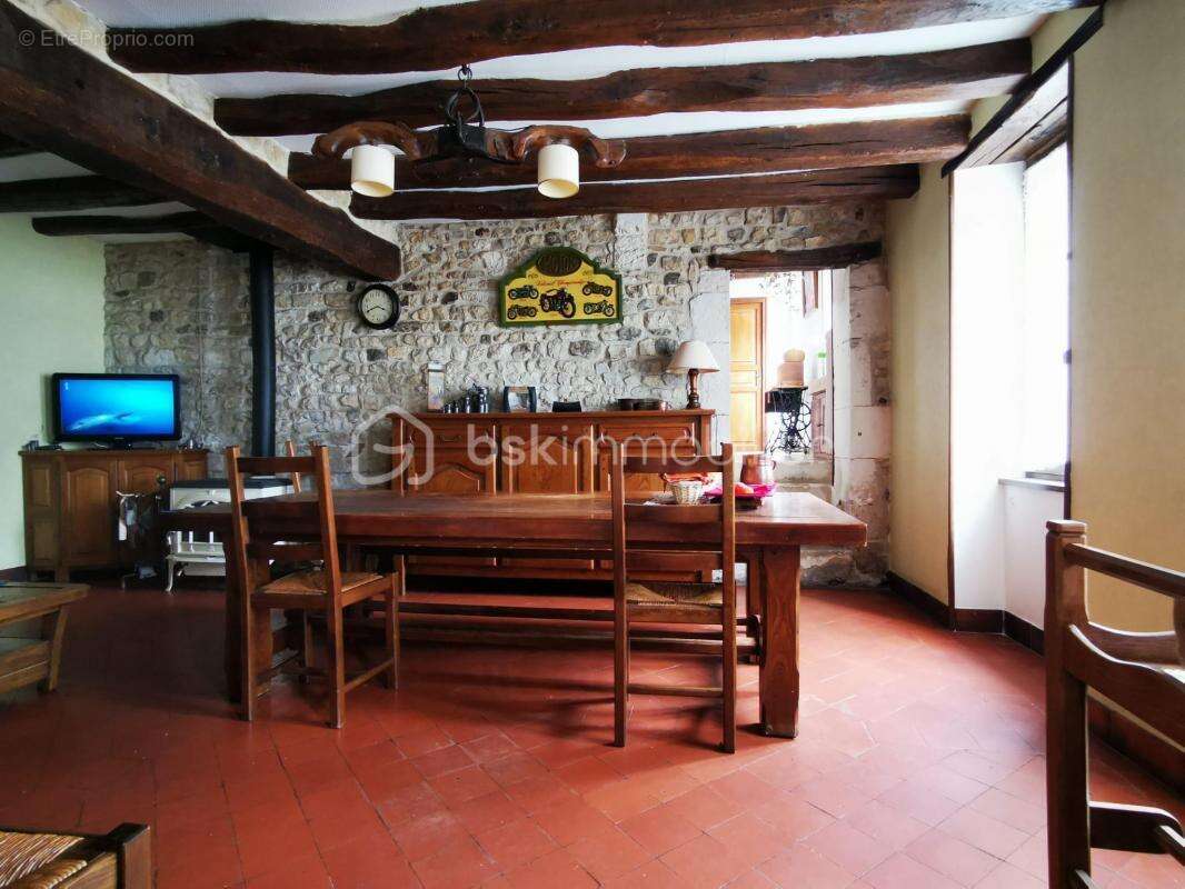 Maison à GY-L&#039;EVEQUE